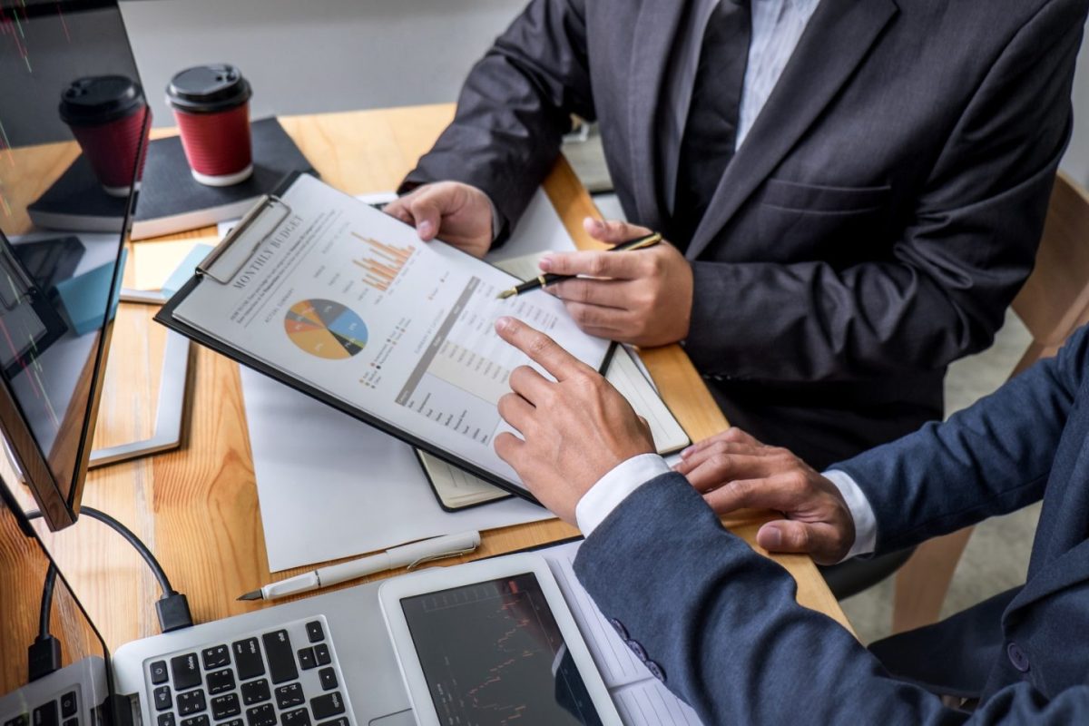 business-team-investment-working-with-computer-e1701763623656